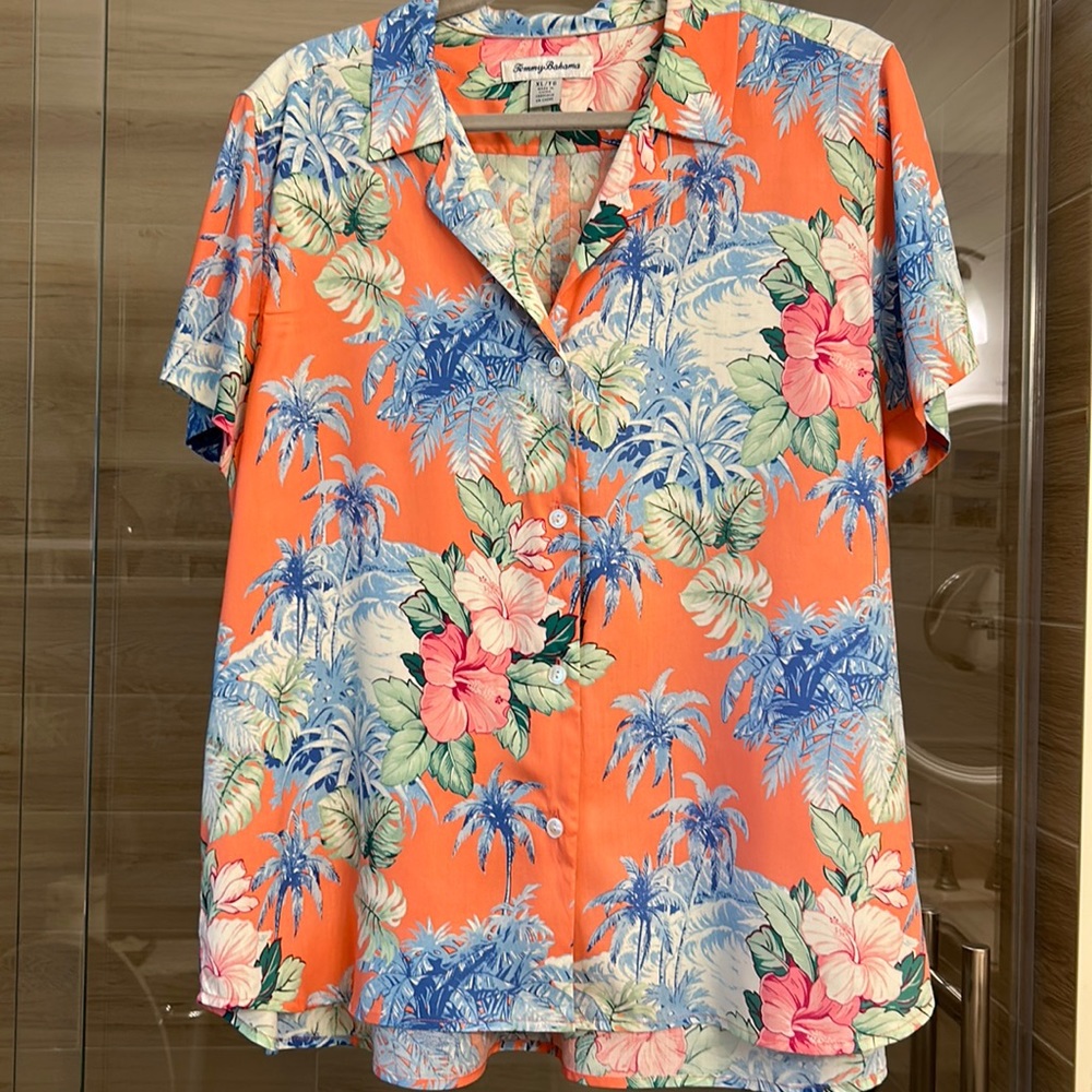 TOMMY BAHAMA silk short sleeved blouse!!!